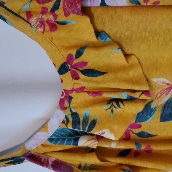 Super Cute Old Navy Summer Tank - Picture 3 of 5